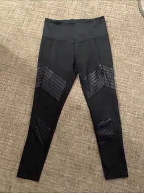 Zella Black Active Leggings with small waist pocket. Easy and comfortable. Large